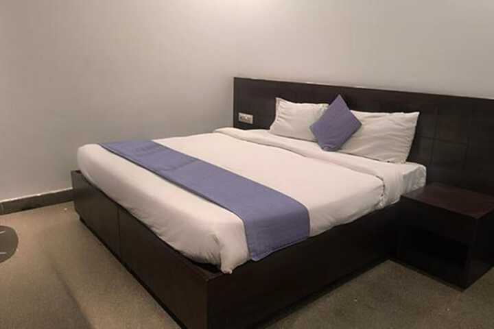 Fabhotel Azure I