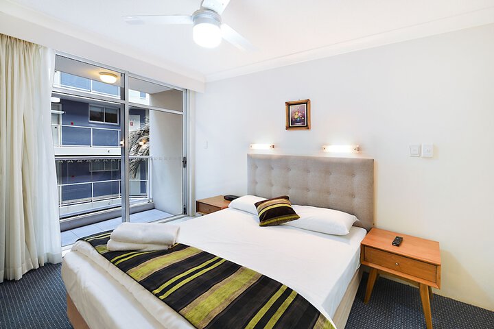 Room 10 of 115