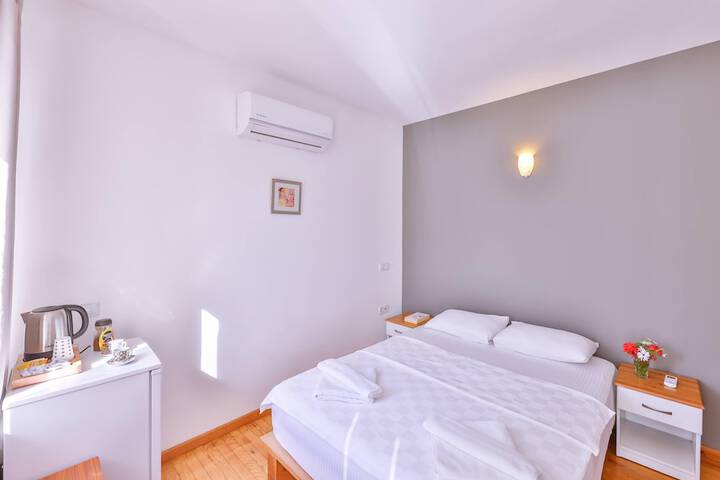 Room 12 of 87