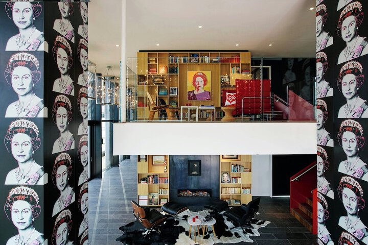 Lounge 49 of 81