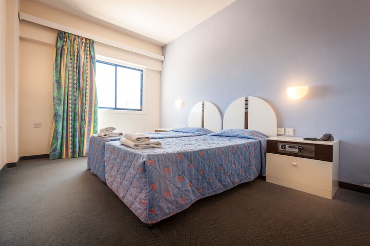 Room 6 of 37