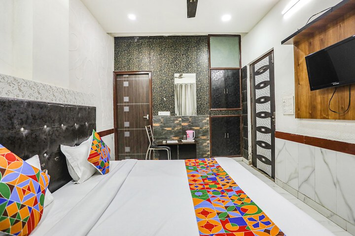 Room 10 of 19