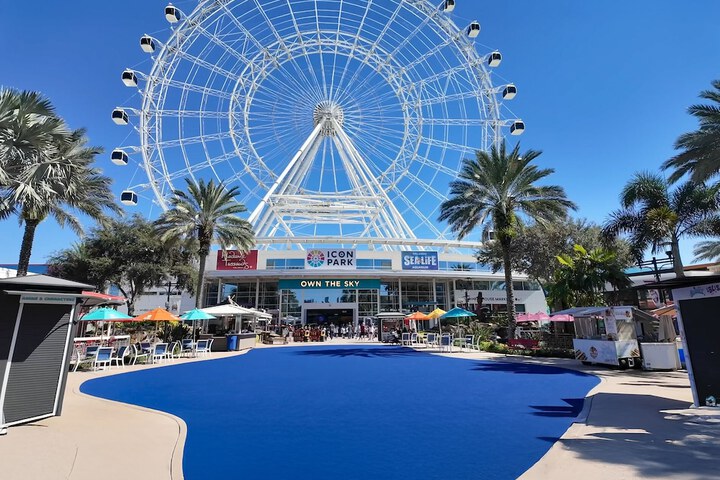 Shopping mall