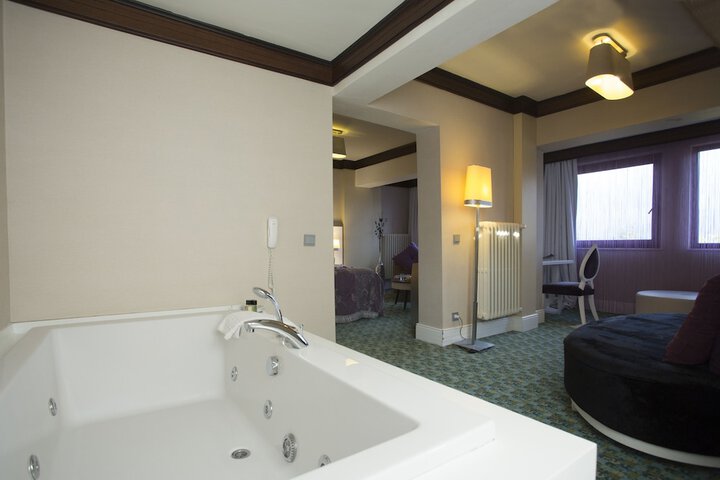 Room 30 of 117