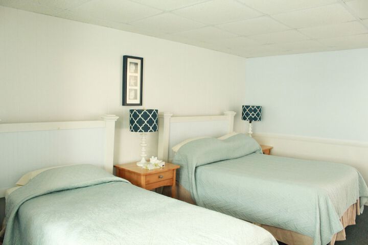 Room 28 of 230