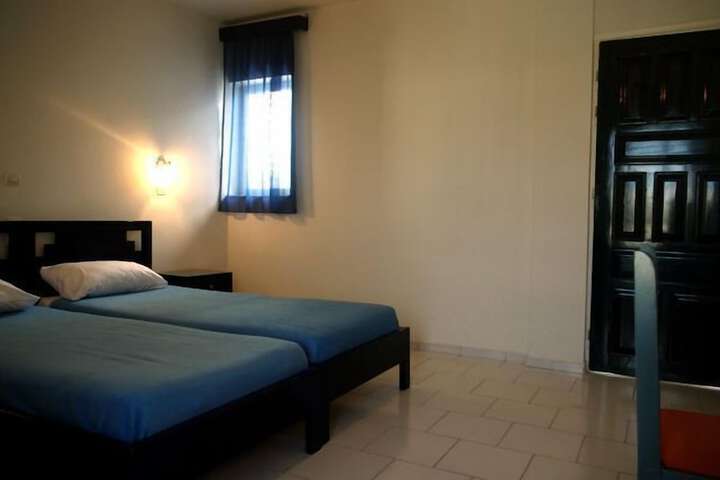 Room 10 of 38