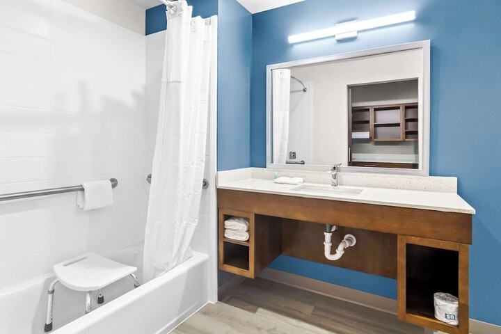 Room 6 of 35