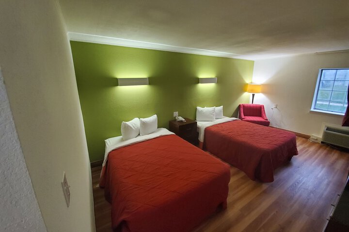 2 Queen Beds (15 of 16)