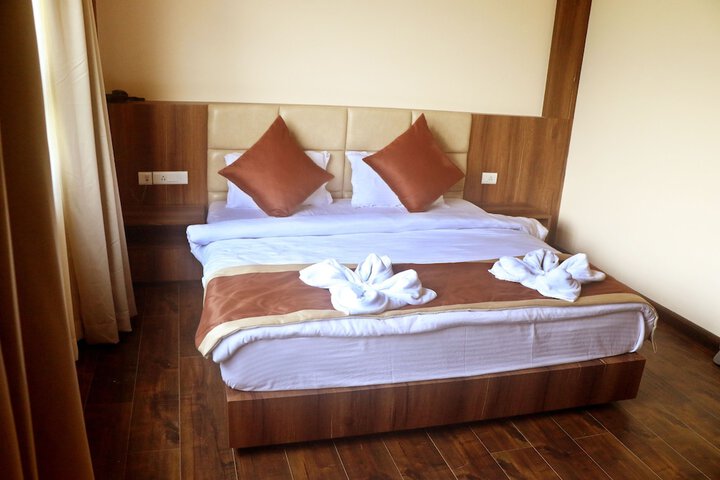 Room 12 of 37