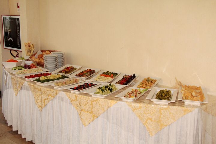 Dining 27 of 37
