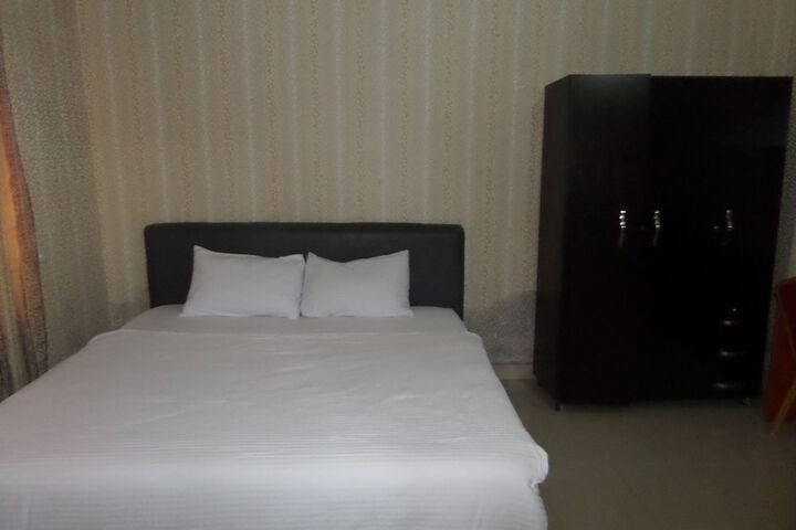 Room 8 of 13