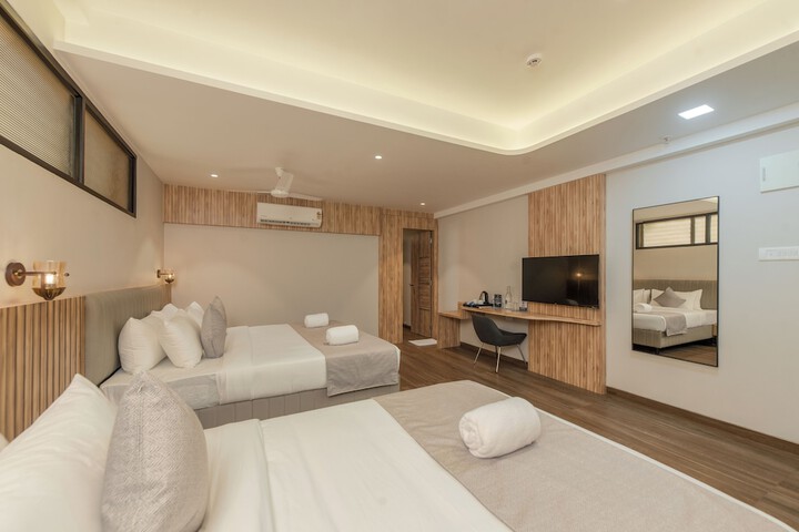 Room 6 of 32