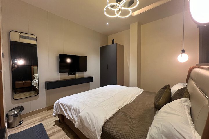 Room 19 of 35