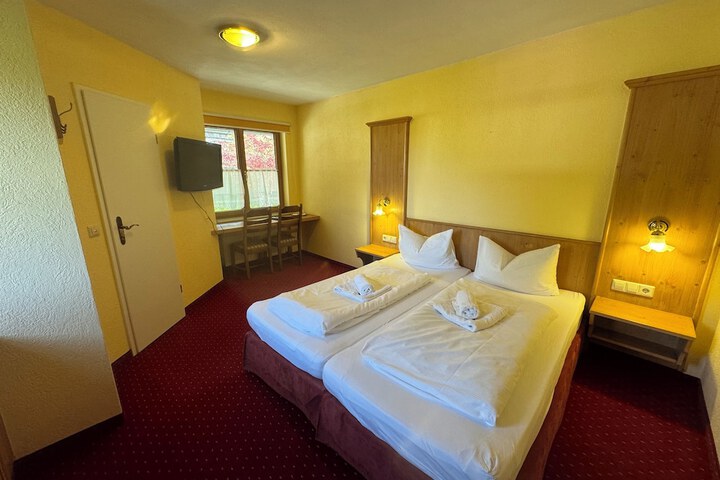 Room 7 of 37