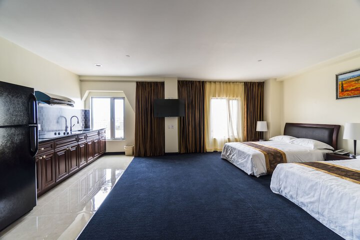 1 Queen Bed (8 of 19)