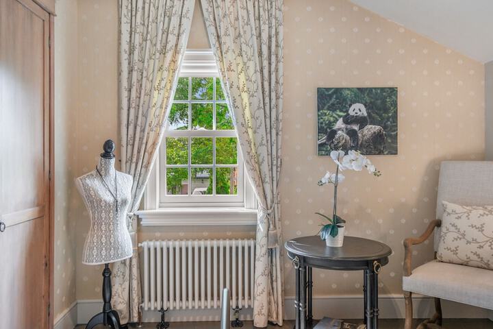 Room 8 of 62