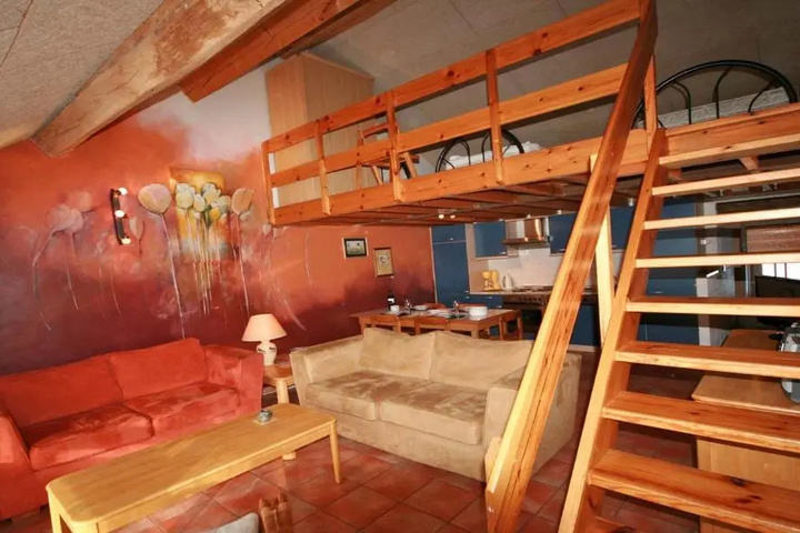 Room 7 of 11
