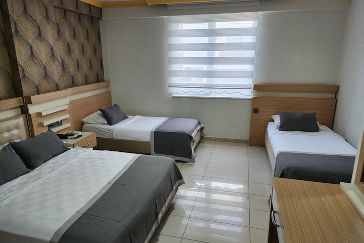 Room 10 of 20