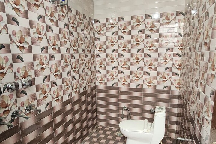 Room 4 of 6