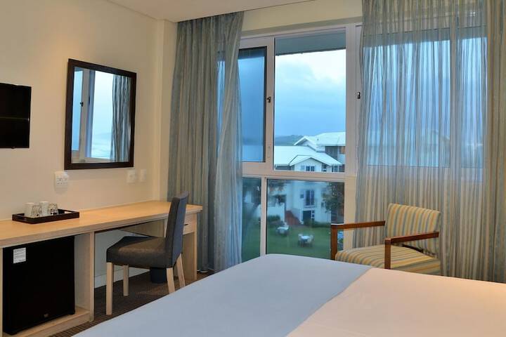 Room 93 of 343