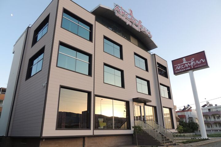 Hotel Exterior 19 of 20