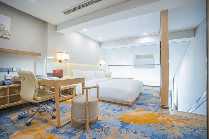 Room 42 of 131