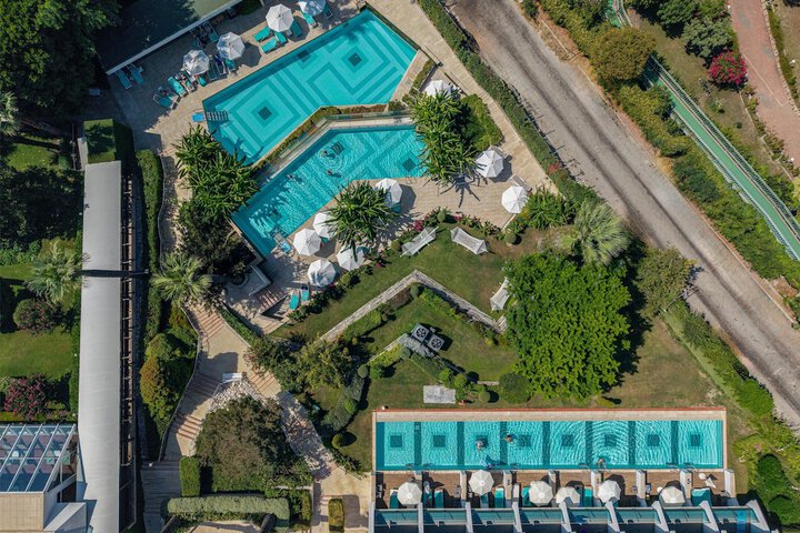 Pool 40 of 152
