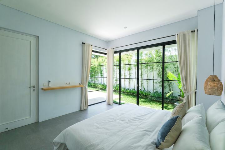 Room 6 of 35