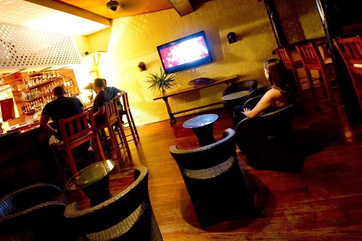 Lounge 20 of 26