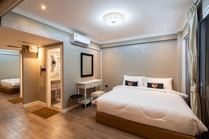 Room 13 of 40