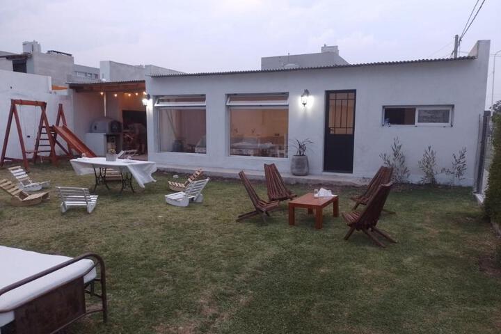 Casa Amplia Luminosa con Quincho y Pileta!