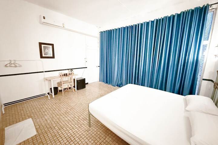 Room 6 of 15