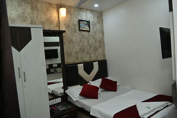 Room 4 of 15