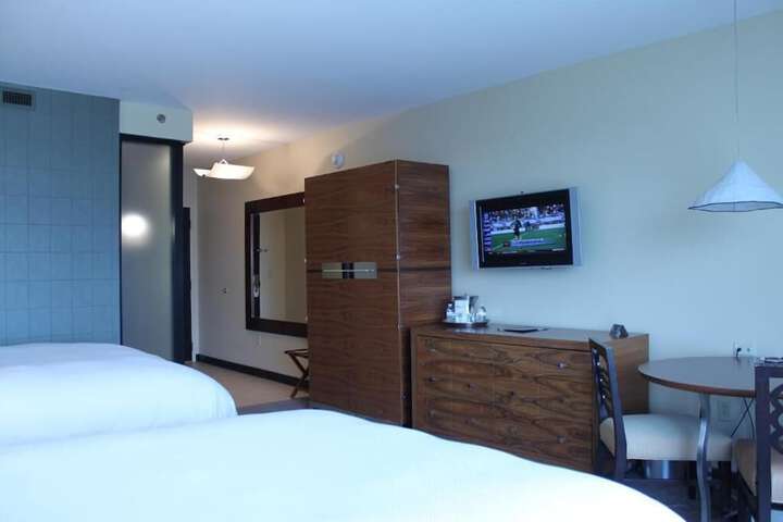 2 Queen Beds (4 of 6)