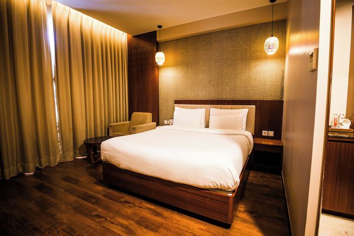 Room 8 of 37