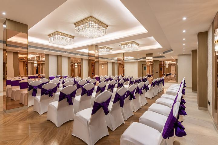 Ballroom/Hall 21 of 23