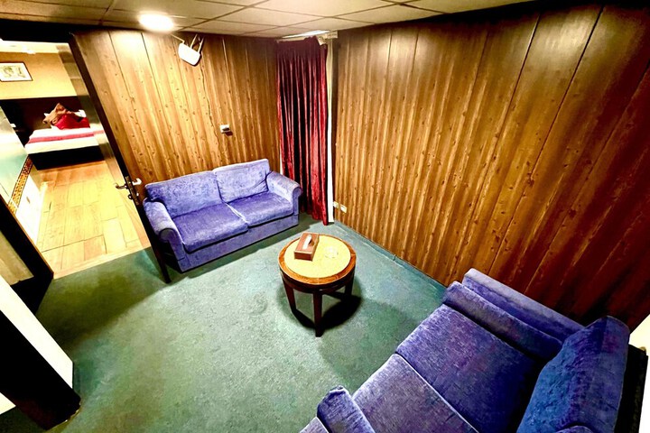 Room 33 of 54