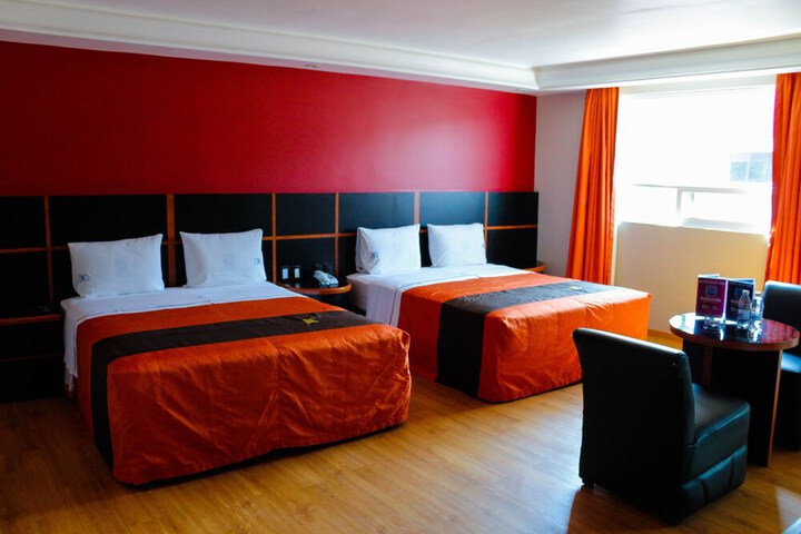 Room 6 of 15