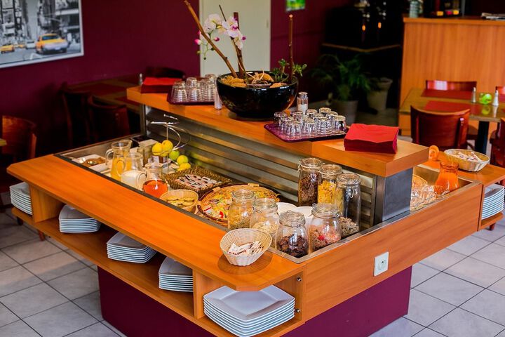 Breakfast/Coffee Service 26 of 38