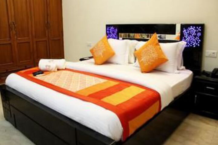 Room 17 of 27