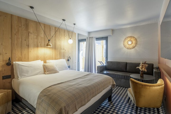 Room 27 of 153