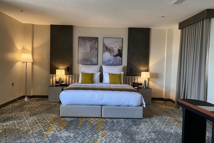 Room 6 of 19