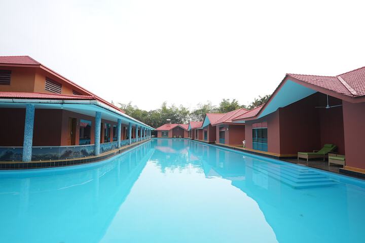Hotel with Pool
