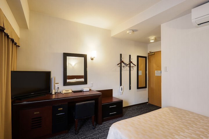 Room 10 of 76