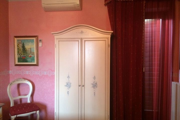 Room 2 of 35