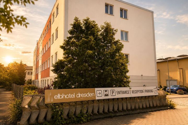 Elbhotel Dresden by Aurum
