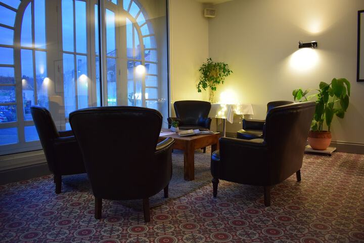 Lounge 39 of 61