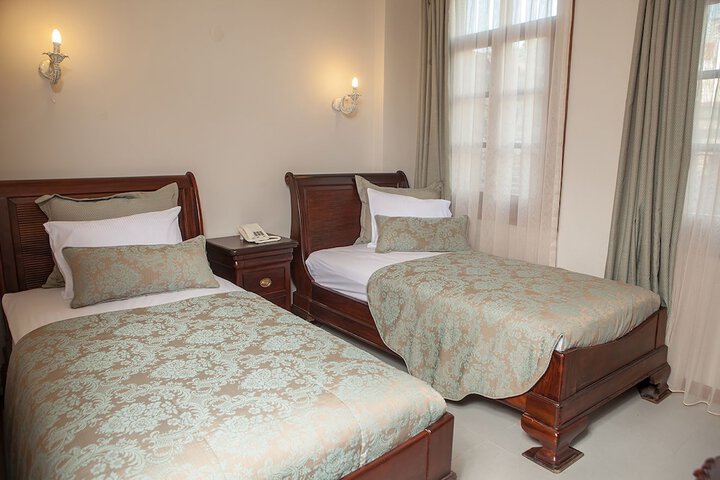 Room 4 of 37