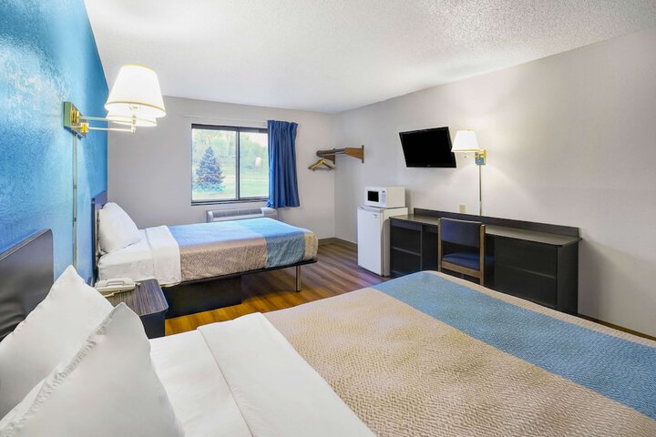 Room 12 of 28