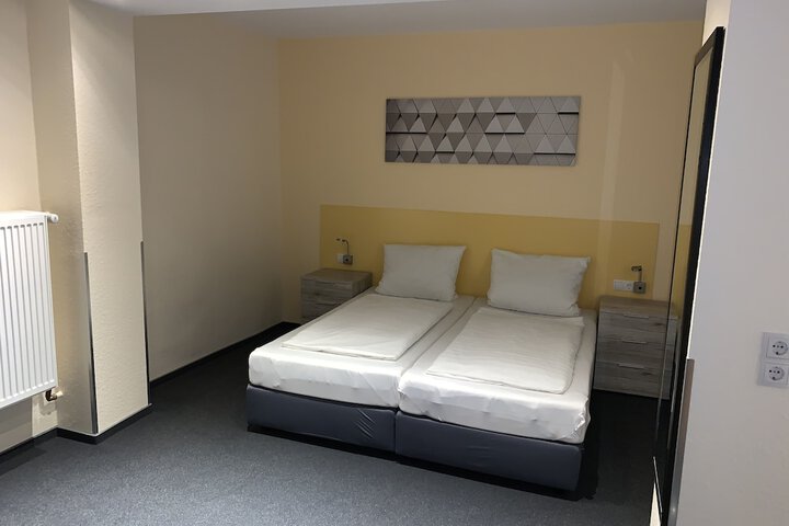 Room 8 of 30